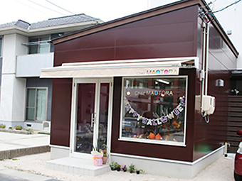 店舗に住宅用オーニングを施工